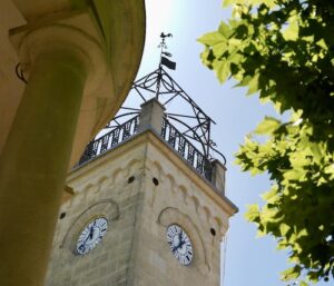 horloge du village de Clarensac